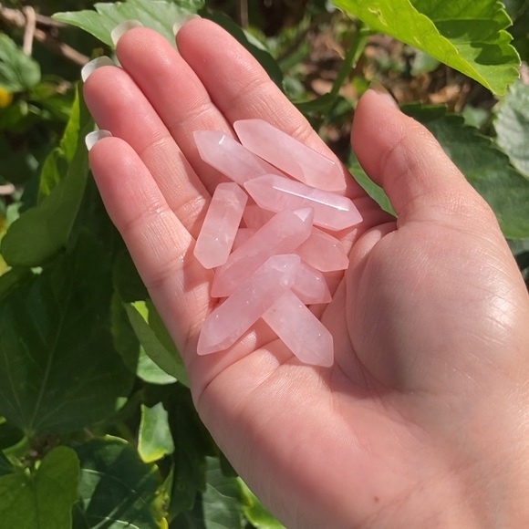 Pink Quartz Crystal Collection - Picture 1 of 2